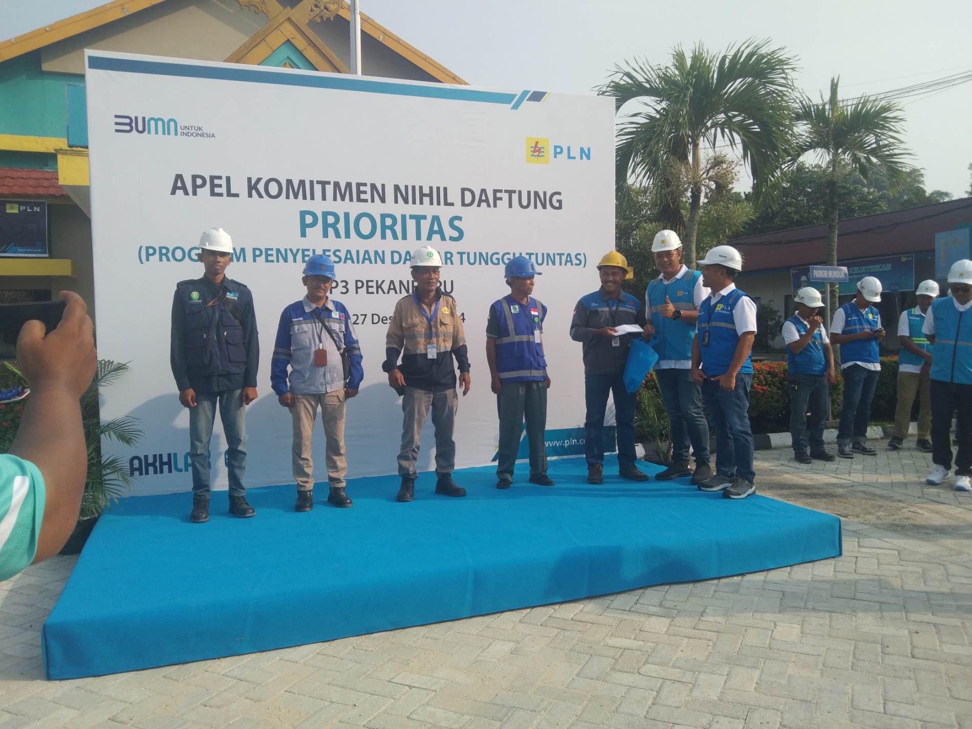 penghargaan kepada petugas penyambungan terbaik